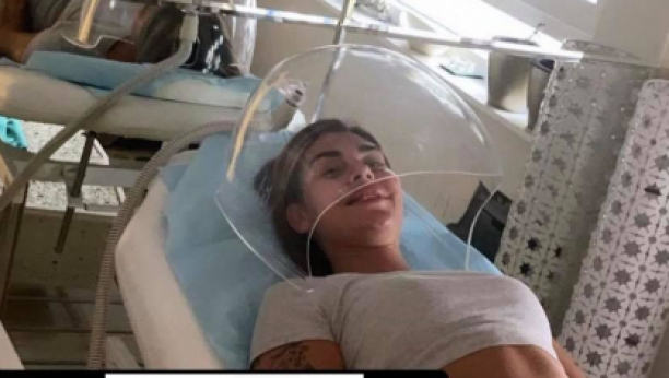 UDARAO NJENIM ČELOM O SVOJE, ZADOBILA HEMATOM NA GLAVI Mina Vrbaški u teškom stanju!