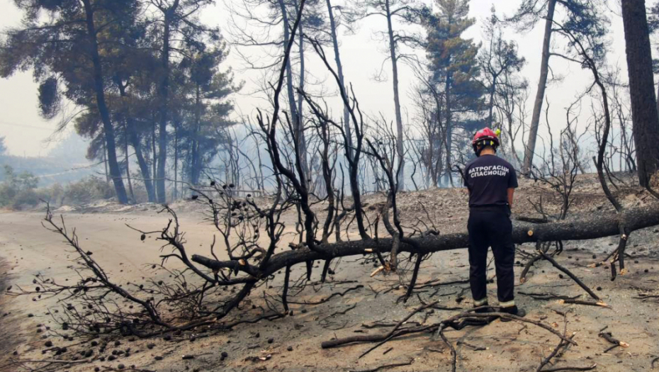 KAO JEDNO Srpski vatrogasci rame uz rame sa grčkim, pomažu im i naši medicinari, ali i helikopterska jedinica MUP-a (FOTO/VIDEO)