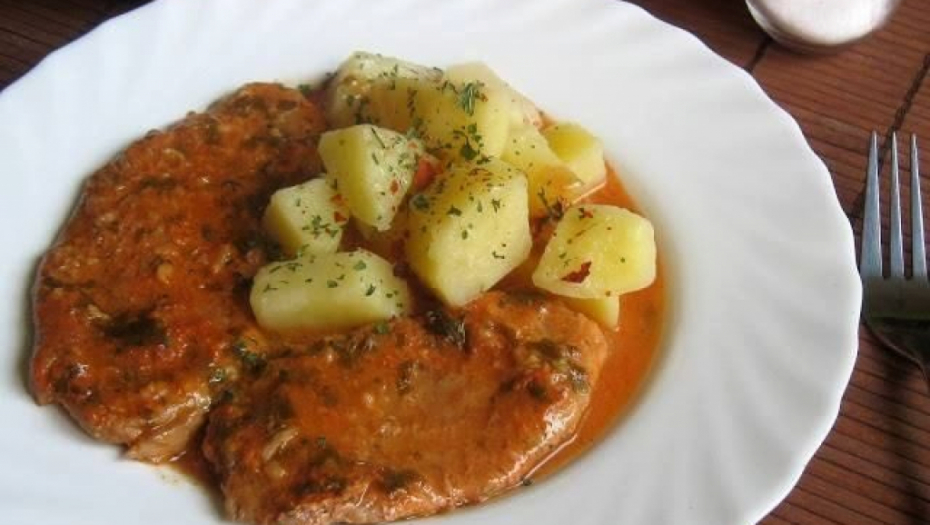 ŠNICLE U FANTASTIČNOM SOSU IZ RERNE Najukusniji ručak, koji će zagolicati vašu maštu