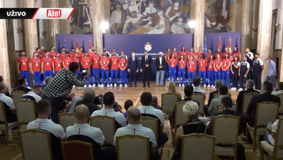 VUČIĆ PRIMIO ZLATNE OLIMPIJCE! "Hvala vam na radosti koju ste nam doneli!" (VIDEO)