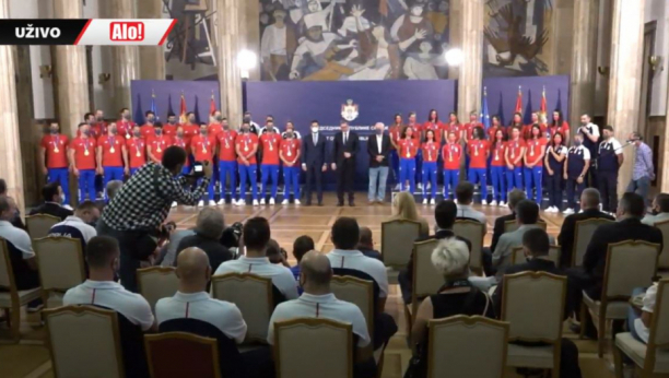 VUČIĆ PRIMIO ZLATNE OLIMPIJCE! "Hvala vam na radosti koju ste nam doneli!" (VIDEO)