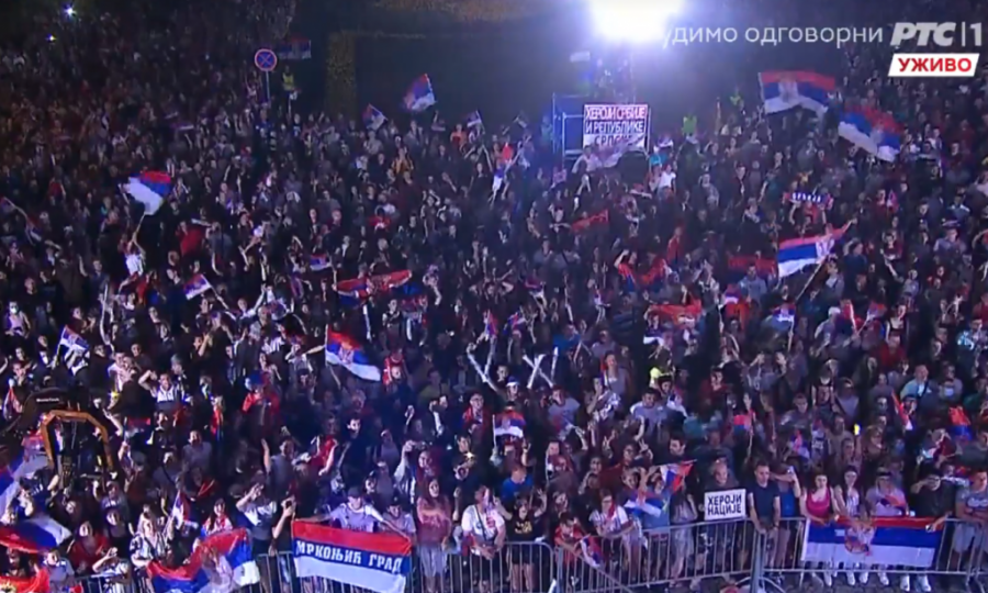 SRBIJA SE FENOMENALNO ODUŽILA HEROJIMA Navijači ovacijama i pesmom pozdravili naše trofejne sportiste (FOTO GALERIJA)