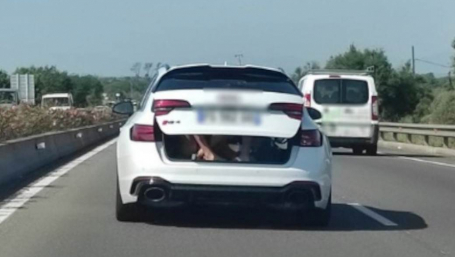 UBACIO DECU U GEPEK, PA DAO GAS: Šok scena na auto-putu, otac "popio" debelu kaznu (FOTO)