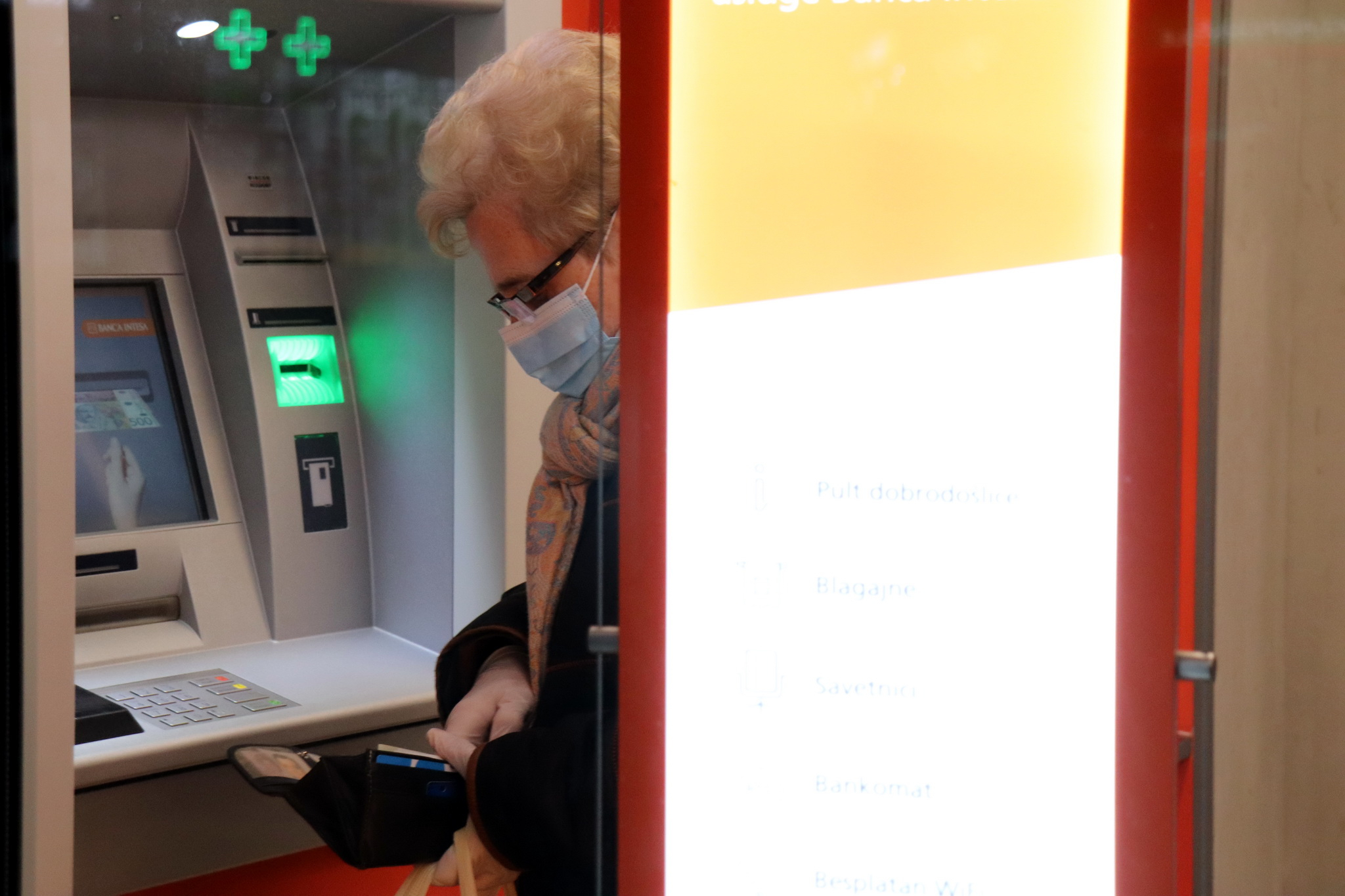 ZA MINUS OD 30.000 DINARA, KAMATA 100 EVRA Pazite se začaranog kruga: 