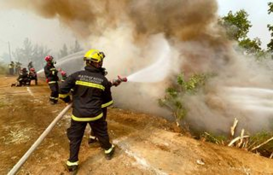 KONZUL POTVRDIO Na Eviji požar saniran, gori na Peloponezu, ali građani nisu ugroženi