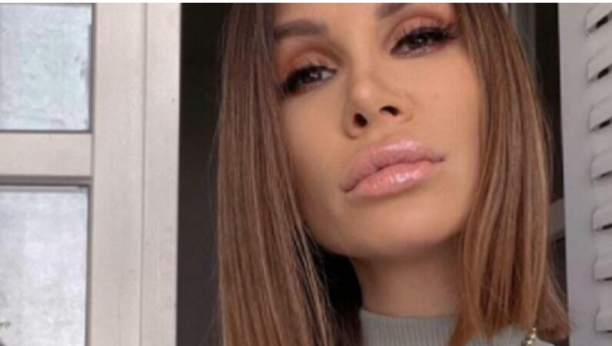 PEVAČICA ZALUDELA DRUŠTVENE MREŽE! Nikolija Popović se skinula u bikini, izgleda nikad bolje (FOTO)