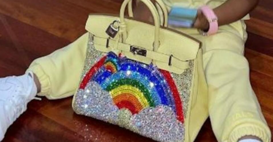 KUPILA ĆERKI TORBU OD 42.000!  Pevačica potezom razbesnela javnost, nema kraja bahatosti