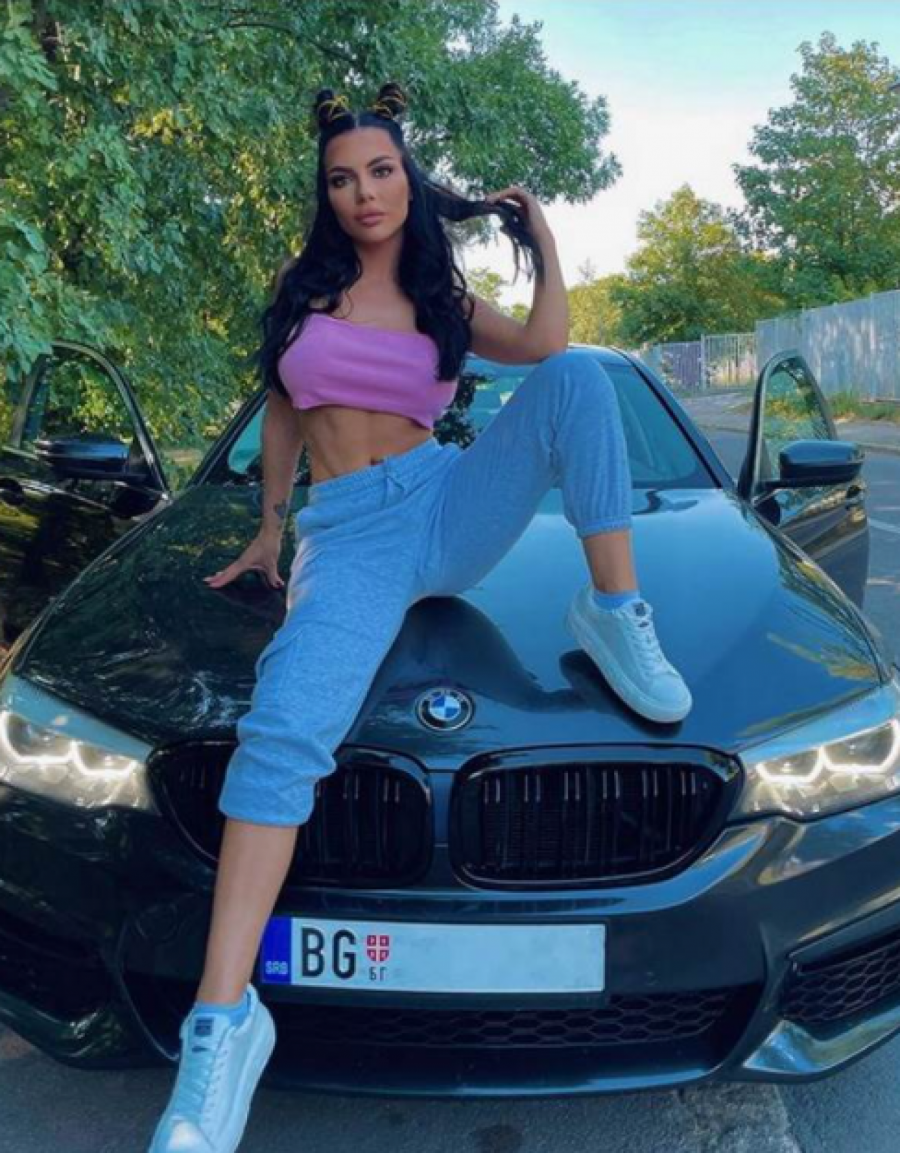 JEL TI TA KOLA KUPIO SPONZOR!? Helena se pohvalila skupocenom mašinom, a tek će sada navući gnev javnosti