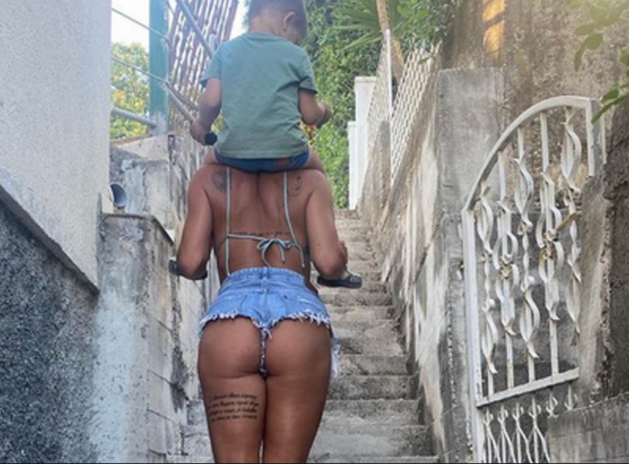 SRPSKA KOŠARKAŠICA U NIKAD IZAZOVNIJEM IZDANJU! Skinula se, pa pokazala čime raspolaže! Muškarcima su oči ispale od ovog prizora! (FOTO)