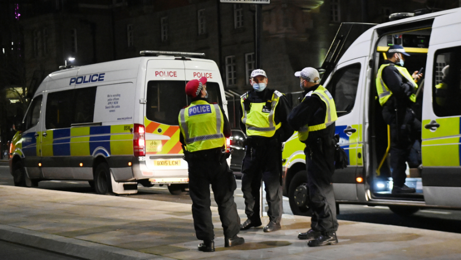 IZBODENI NOŽEM USRED BELA DANA Tri osobe ranjene u centru Londona