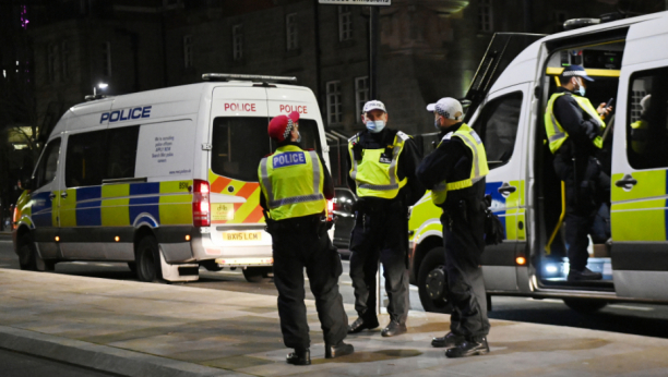 PRONAĐENA ČETIRI LEŠA U STANU Policija zatekla jeziv prizor u Londonu