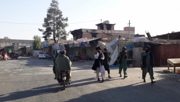 (UZNEMIRUJUĆE FOTOGRAFIJE) BRUTALNO MUČENJE NOVINARA Talibani unakazili nesrećne ljude!