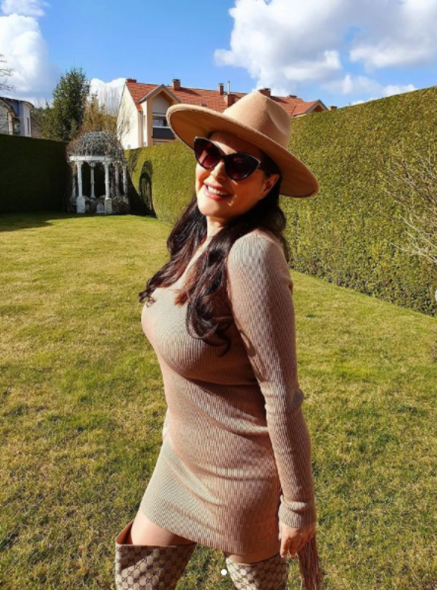 ZAVIRITE U ZAMAK DRAGANE MIRKOVIĆ! Znate da pevačica živi u luksuznom zdanju, a evo kako izgleda unutrašnjost!