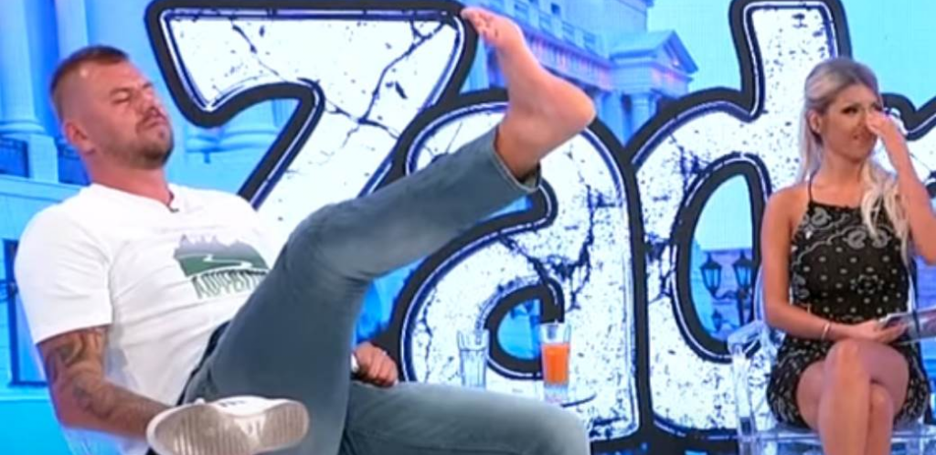 JANJUŠ POKAZIVAO PETE U EMISIJI, ČAK SE I MAJA ZGROZILA Marinkovićka iskolačila oči od šoka!