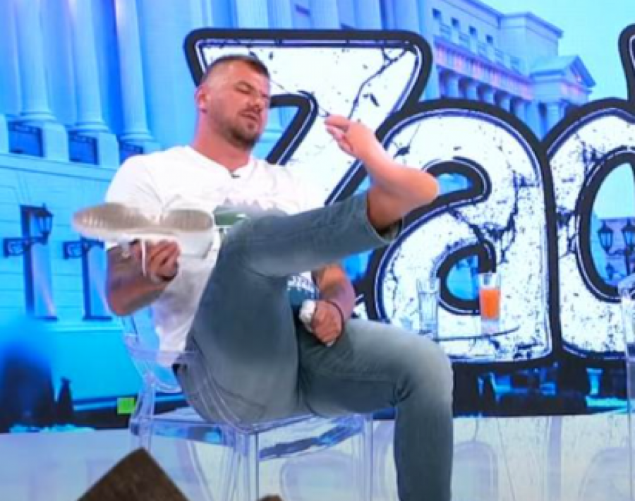 JANJUŠ POKAZIVAO PETE U EMISIJI, ČAK SE I MAJA ZGROZILA Marinkovićka iskolačila oči od šoka!