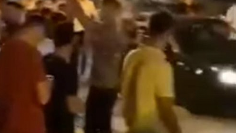 HOROR U ULCINJU Albanci skandiraju: Srbi j***m vam majku, a policija ne reaguje! (VIDEO)