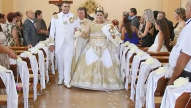 SVADBA KOJA JE FASCINIRALA SVET Sijalo zlato, brojale se pare, a mladenci su nečim iznenadili sve!(VIDEO)