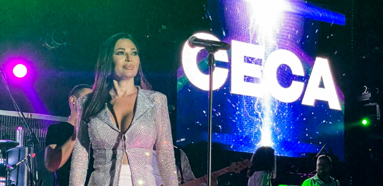 NAPRAVILA SPEKTAKL U CRNOJ GORI! Publika uglas pevala Cecine hitove, pevačica dovela atmosferu do usijanja u najvećem klubu na Balkanu (FOTO)