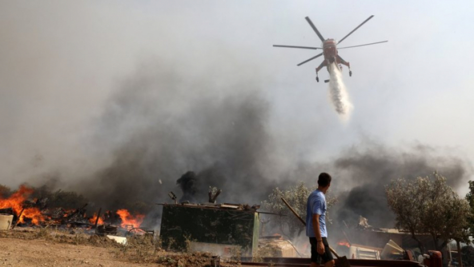 NOVI POŽARI U GRČKOJ: Vatra buknula u predgrađu Atine, evakuisana dva sela (FOTO)