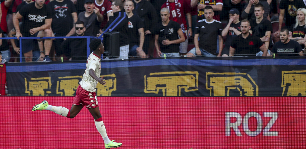 BEZ MILOSTI ZA RASIZAM Slavni klub mora da se bori bez navijača za Ligu Evrope