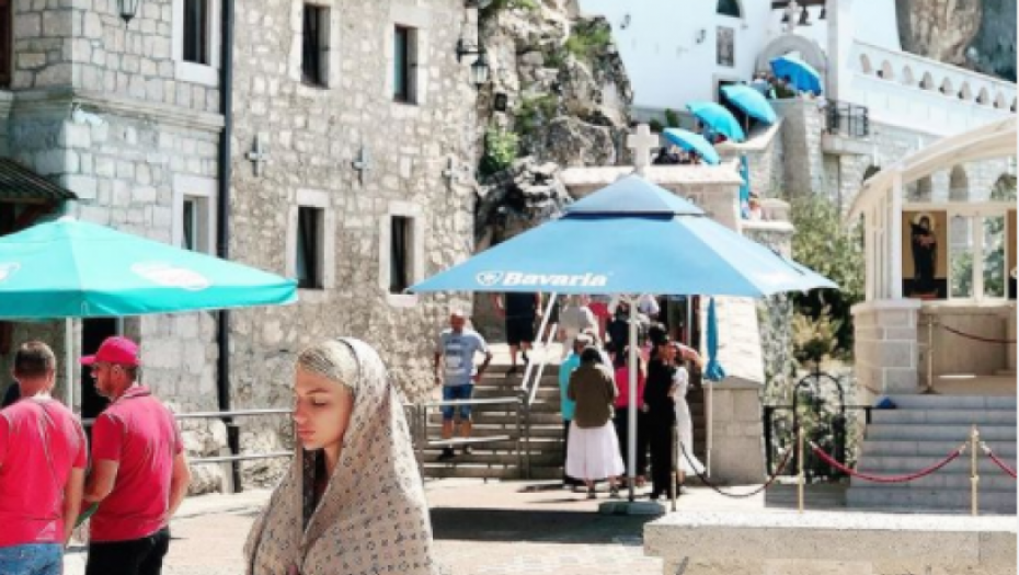 ZLOSTAVLJANJE U HRANITELJSKOJ PORODICI! TERALI JE DA JEDE S PODA, DRŽALI JE U PODRUMU Milica Kemez otkrila stravične detalje iz detinjstva!