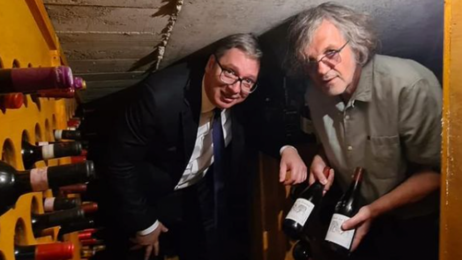 PREDSEDNIK ODUŠEVLJEN: Sa Kusturicom u njegovom podrumu vina! (FOTO)