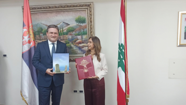 PRVI DEO POMOĆI Selaković u ime Srbije Libanu uručio 20.000 doza Sputnjik V vakcina!