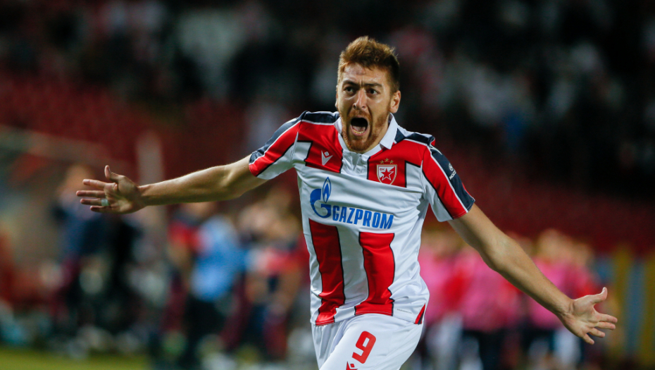 ON NE IGRA, ON DAJE GOLOVE! Traktorista iz Begeča, ugovor potpisan na benzinskoj pumpi i legenda novog doba - Milan Pavkov!