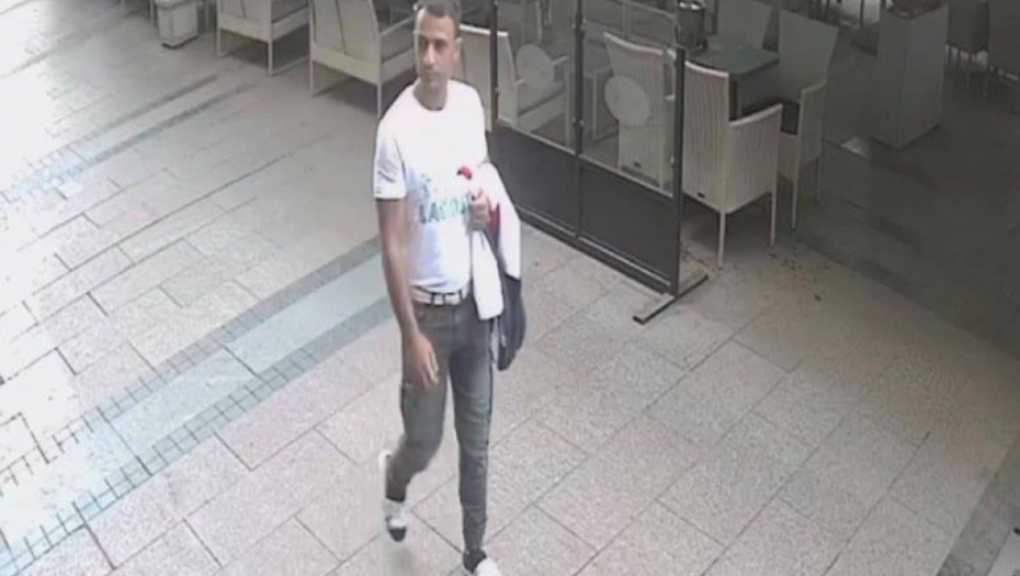 KAMERE SNIMILE LOPOVA IZ NIŠA Iskoristio nepažnju obezbeđenja pa izneo pazar!