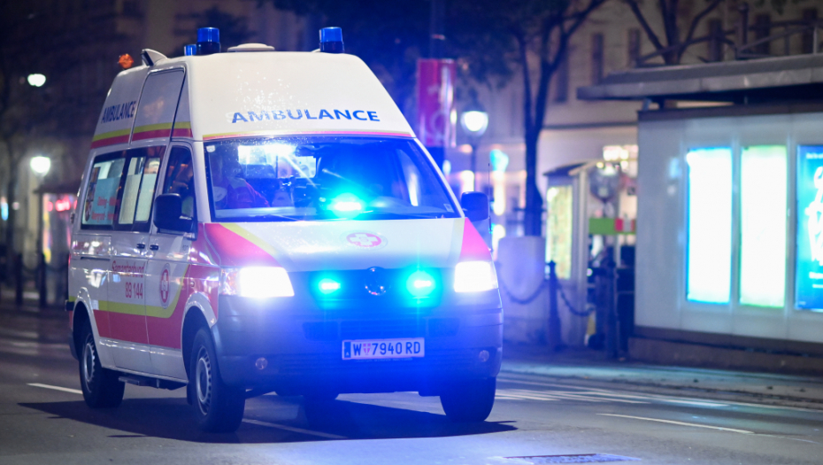 POGINULA JEDNA OSOBA, IMA VIŠE POVREĐENIH Putnički voz iskliznuo večeras iz šina u Austriji (FOTO)