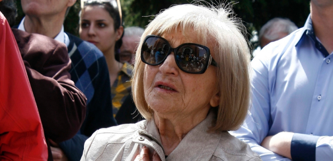 TEŠKO SE KREĆE, SIN JOJ KUPUJE NAMIRNCE Komšije odale sve tajne Mire Banjac: Imala je težak život