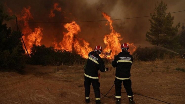 POGINUO VATROGASAC Veliki požar u Španiji, hiljadu ljudi evakuisano