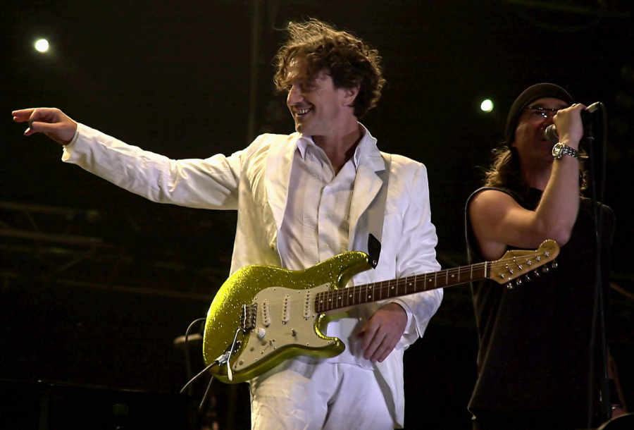 SKANDAL NA UŠĆU! TIFA USRED KONCERTA BACIO BUBICU ZBOG ALENA Pevači se posvađali!