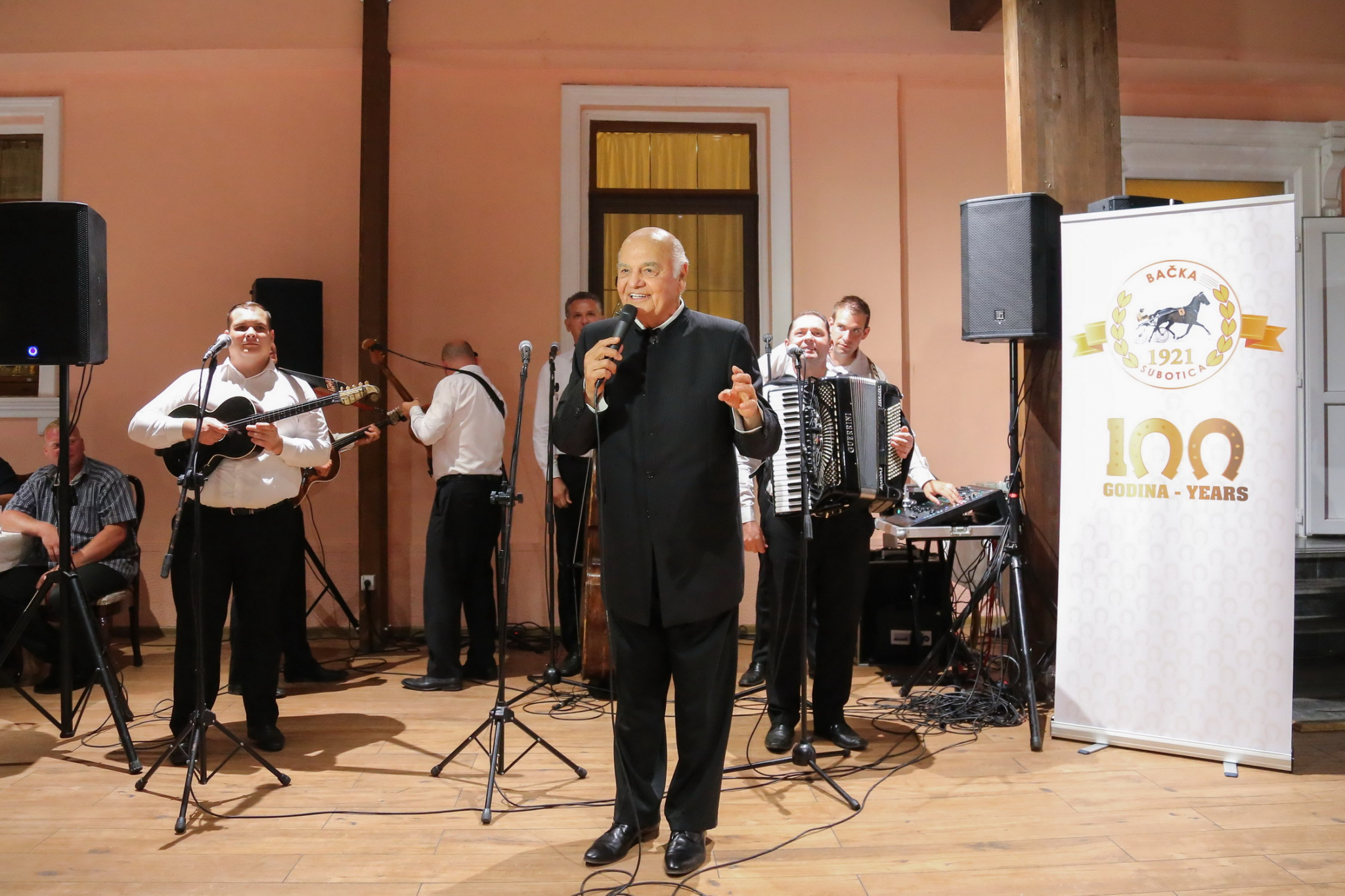 Gradonačelniku Bakiću uručeno priznanje na stogodišnjici Кonjičkog kluba “Bačka”