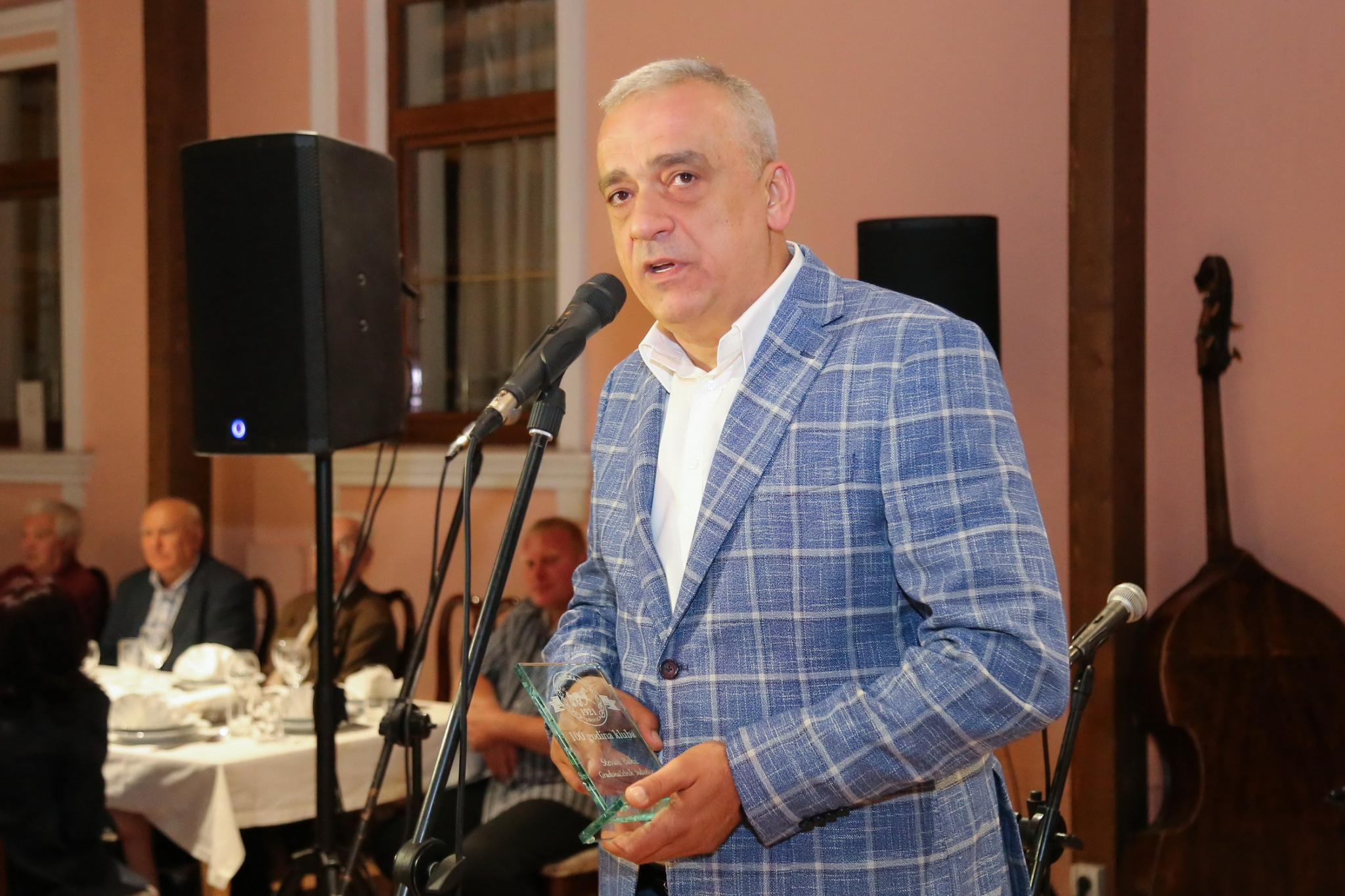 Gradonačelniku Bakiću uručeno priznanje na stogodišnjici Кonjičkog kluba “Bačka”