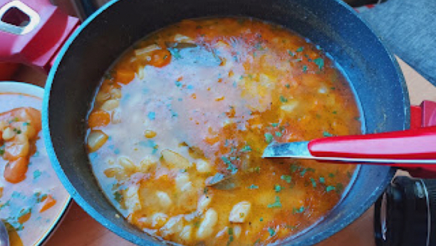 NAJPOPULARNIJE SRPSKO JELO: Čorbast pasulj, bolji nego sa vojnog kazana (VIDEO)