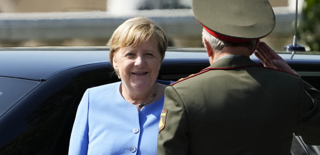 Angela Merkel polaže venac na Grob neznanog junaka