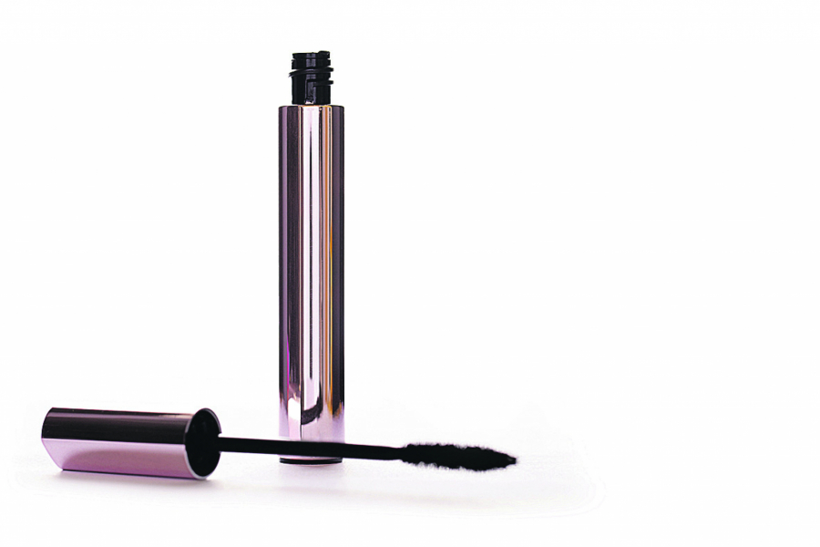 ČUVAJTE SE OPASNIH INFEKCIJA OD POKVARENE ŠMINKE: Evo kad morate da se oprostite od omiljenog karmina!