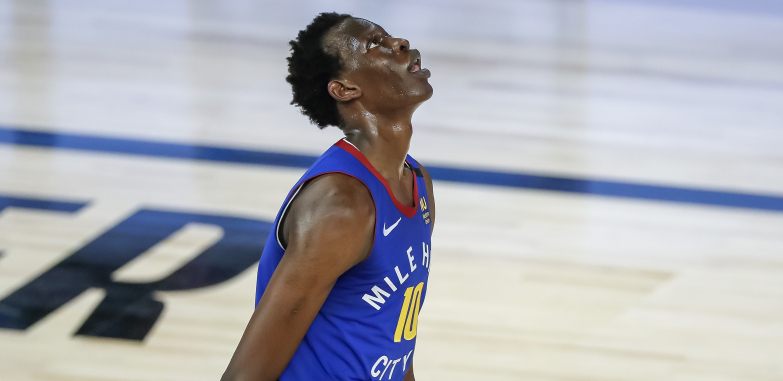 ZBOG PESME SPONZORUŠA ZAUVEK DOBILA NOGU Jokićev saigrač to više nije hteo da trpi (FOTO)