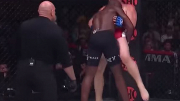 SPEKTAKL U OKTAGONU! Iskusni Rus posustao u poslednjoj sekundi, ovo je bila jedna od boljih MMA borbi ove godine! (VIDEO)