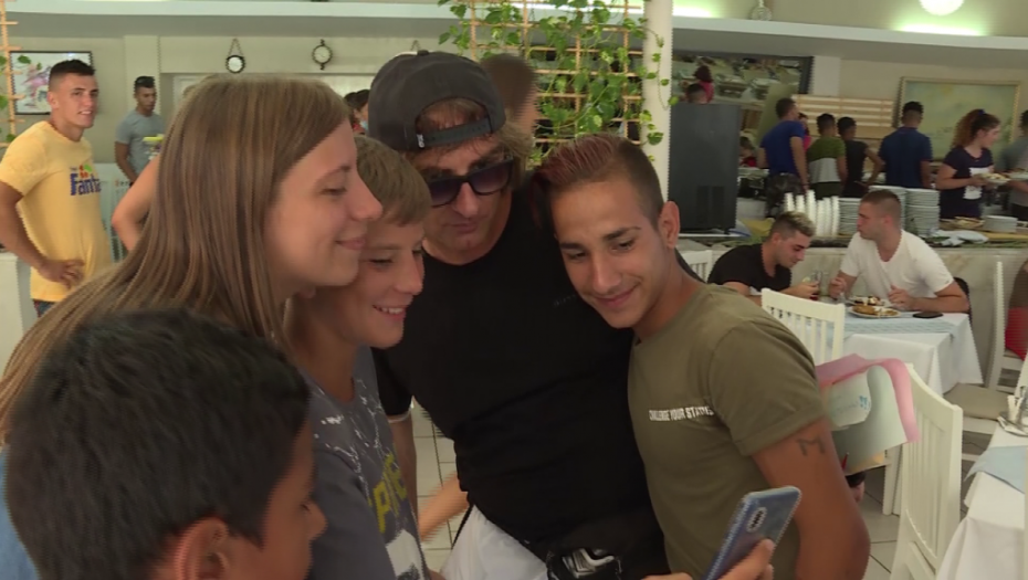 ŽELJKO MITROVIĆ ODUŠEVIO SVOJE SUPER KLINCE: Došao je u Budvu, kao što je i rekao - i doneo pregršt iznenađenja sa sobom! (FOTO/VIDEO)