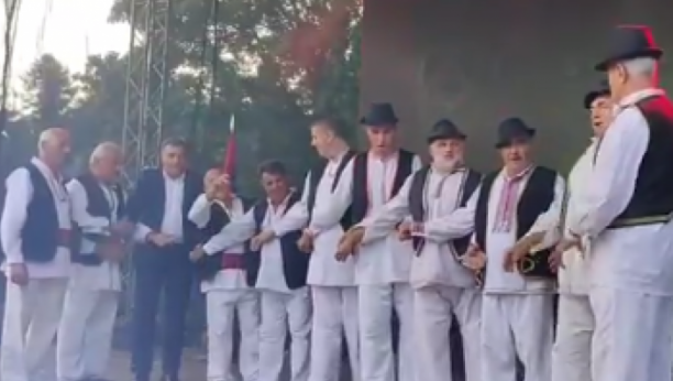 ŽIVJEĆE SRPSKA Dodik zaigrao Kozaračko kolo! (VIDEO)
