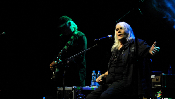 TO MOGU DA MI ZAMERE SAMO GLUPI LJUDI! Bora burno reagovao na pitanje zašto je nosio šal hrvatskog kluba na svom nastupu, pevač nije birao reči