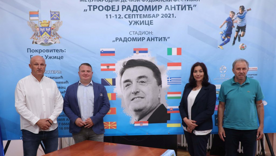 U ČAST LEGENDE Međunarodni dečiji fudbalski festival "Trofej Radomir Antić" u Užicu