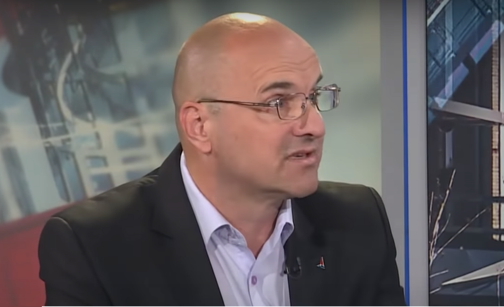 VIŠE PUTA HAPŠEN ZBOG MALVERZACIJA I NAPADA NA POLICIJU Ko je Bora Solunac koje napao Miloša Vučevića zbog popločavanja Pozorišnog trga?