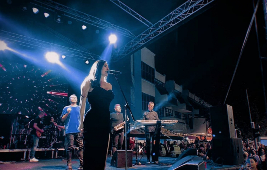 CECA SE OBRATILA NAJBOGATIJOJ SRPKINJI Evo šta joj je poručila tokom koncerta u Leskovcu! (VIDEO)