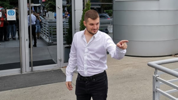 PRIZNAJ DA SI GEJ Miki Đuričić žestoko potkačio zadrugara, a on od blama nije znao šta da kaže, samo spustio glavu!