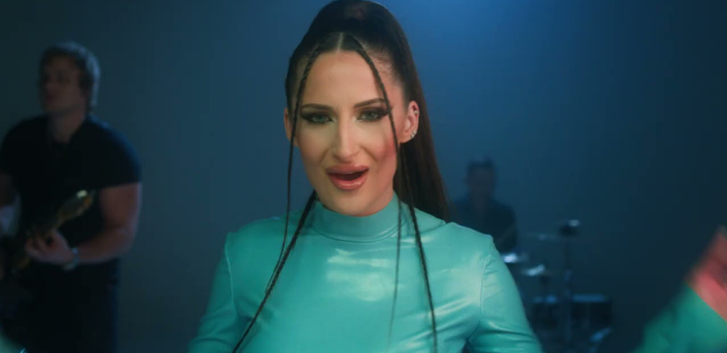 SANDRA ČAPRIĆ IMA AFERU SA OŽENJENIM BIZNISMENOM IZ IVANJICE?! U rijalitiju morališe, a napolju ima sponzora?!