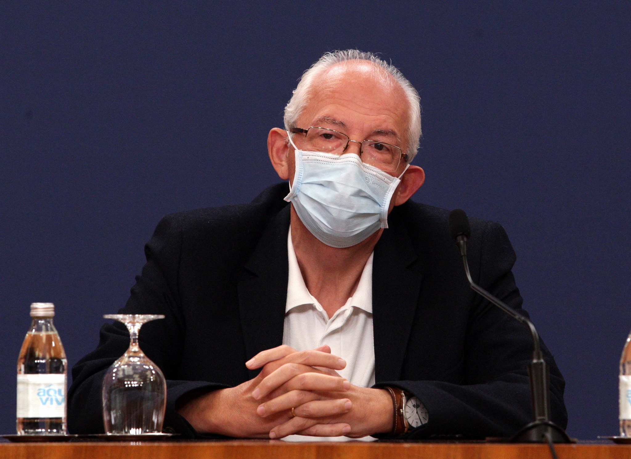 VAKCINACIJA JEDINI SPAS Epidemiolozi upozoravaju: Sve više mladih na respiratoru