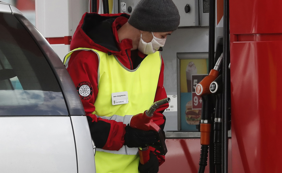 DVE KOMPANIJE KAŽNJENE ZBOG MALVERZACIJA NA PUMPAMA Goriva ima, za gužve nema razloga
